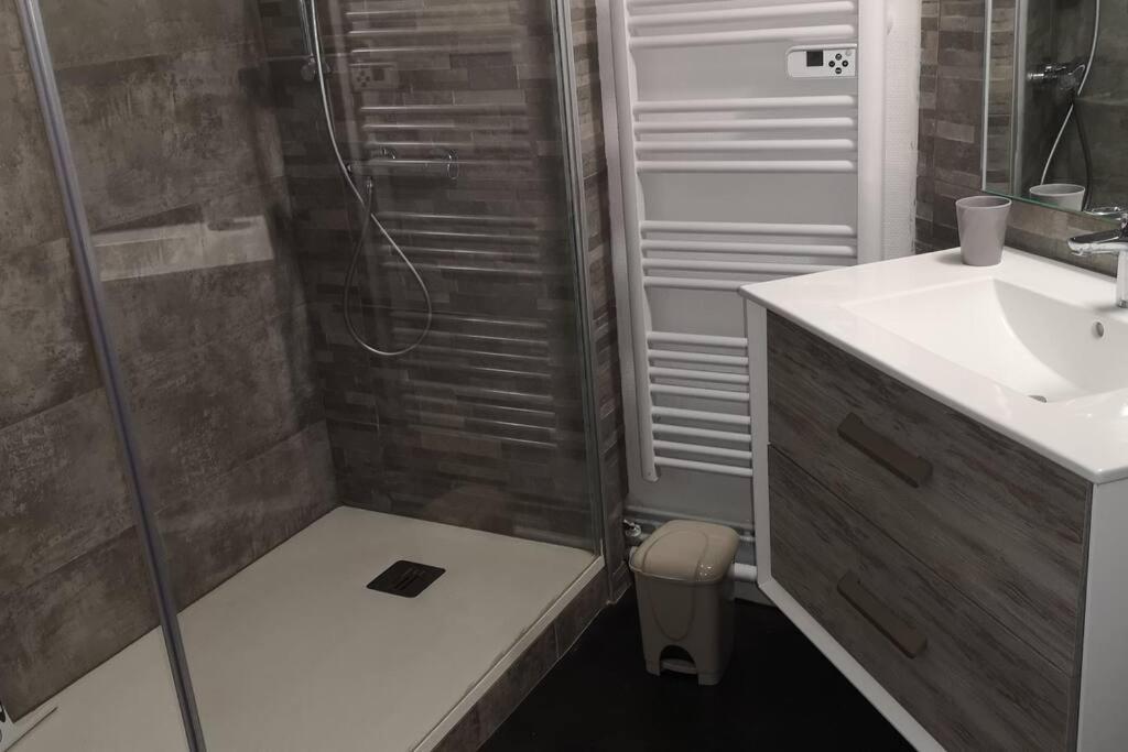 Duplex Au Centre Ville, Dans Cour Interieure Calme Dole Luaran gambar